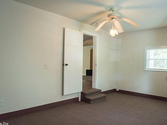 4th image of 410 Woodlawn Ave