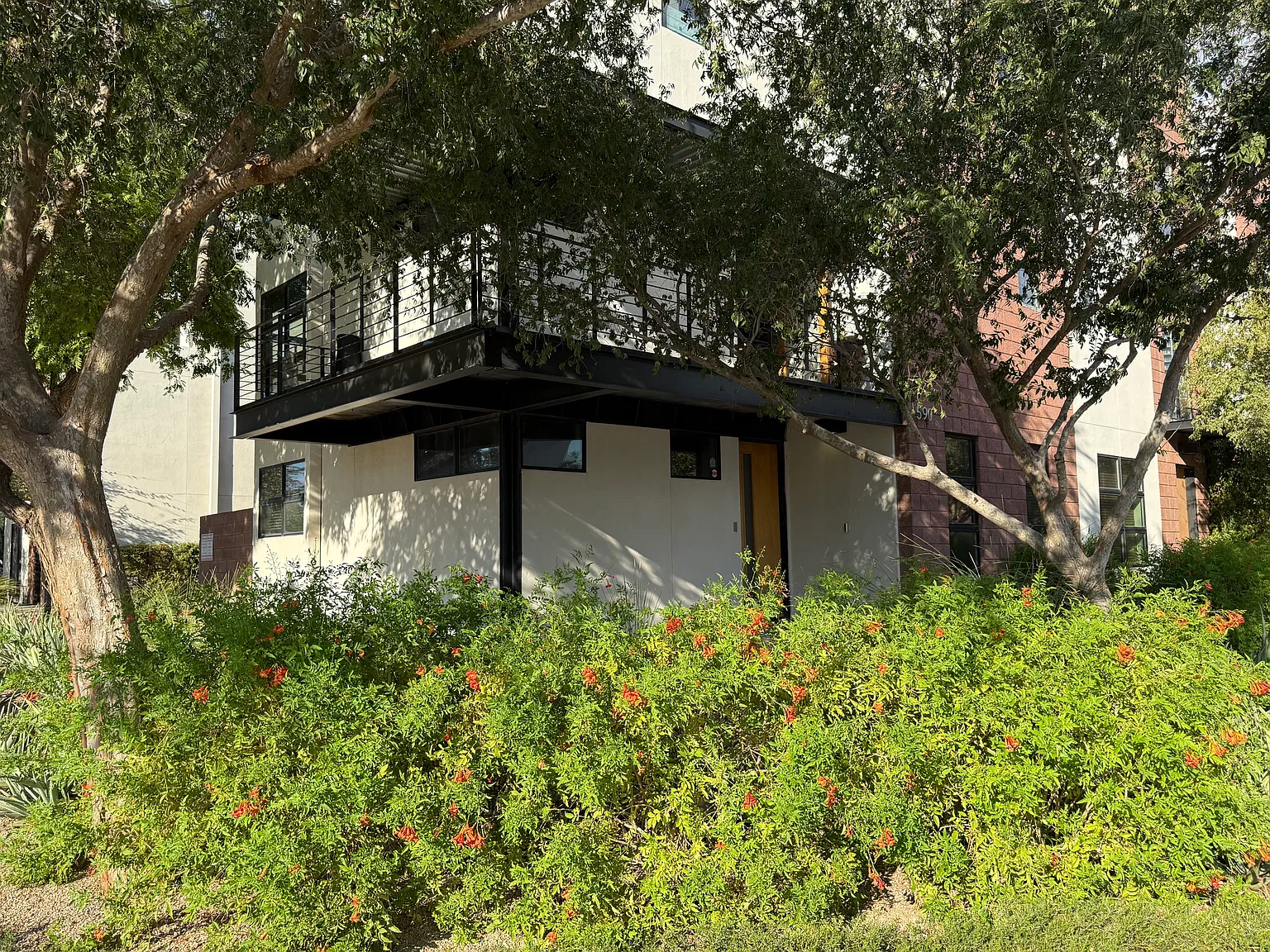 3 bed, 1879 sqft, $3,000 — Photo 2
