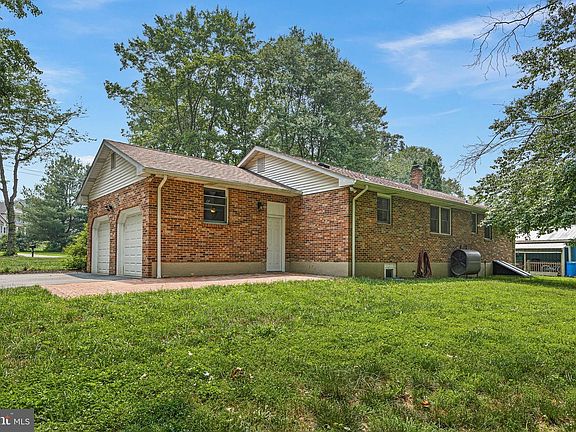 4th image of 215 Calvert Rd