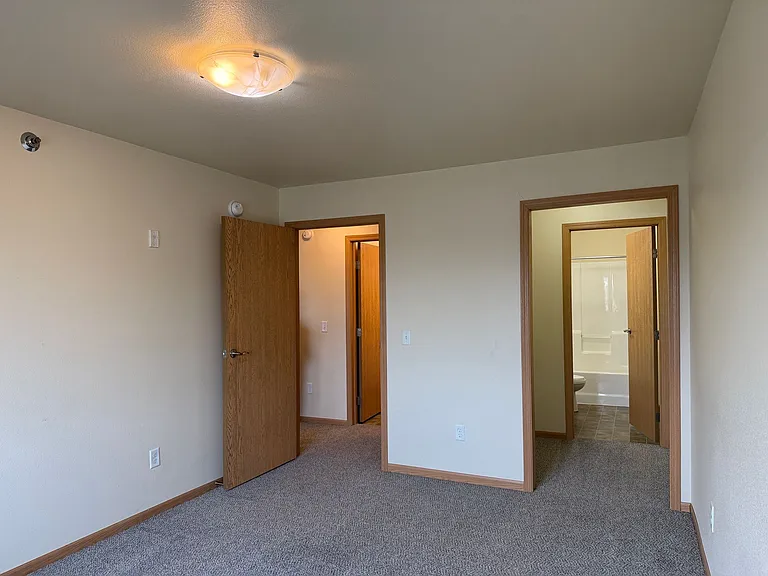 West Lake III Apartments — Photo 6