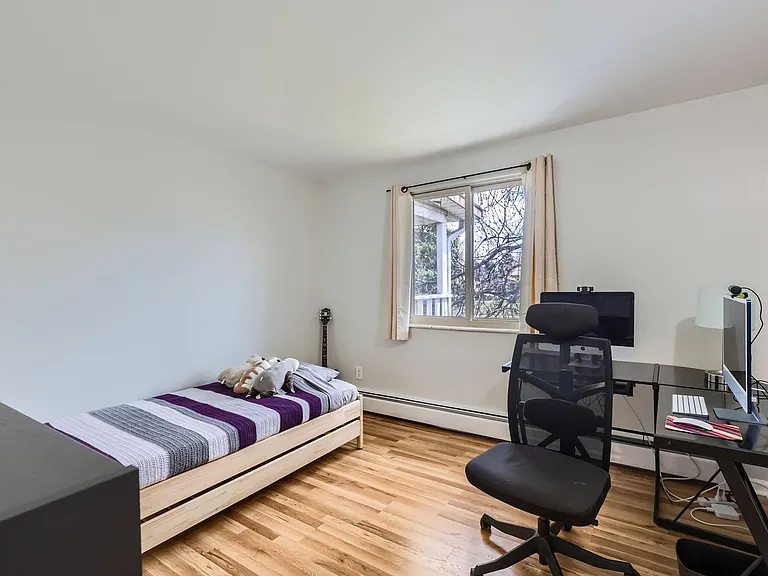62 N Newark St — Photo 4