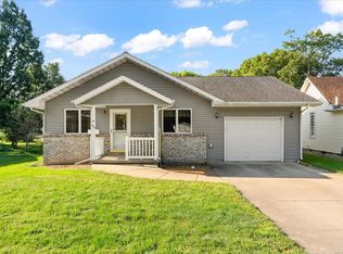 915 E Grant St, Monticello, IL 61856