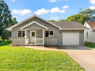 915 E Grant St, Monticello, IL, 61856