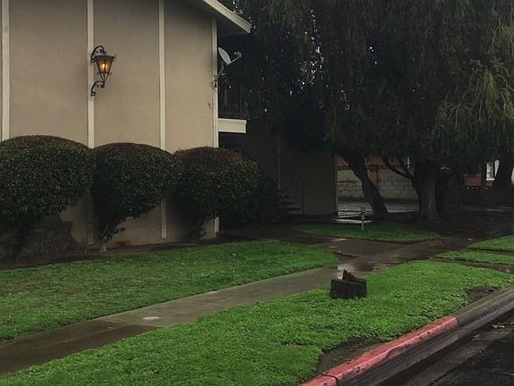 4th image of 4220 N 1st St