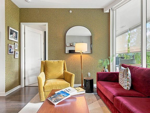 2nd image of 1616 Columbia St #306