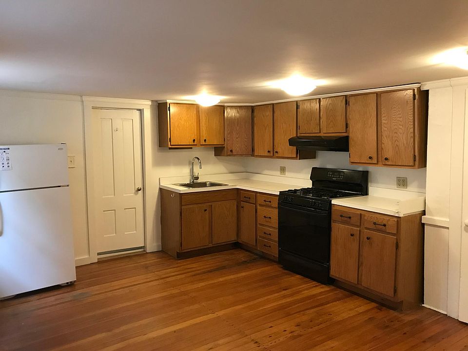 Kitchen area in 20' x 13.5 ' Kitchen / Living Room (K/LR).