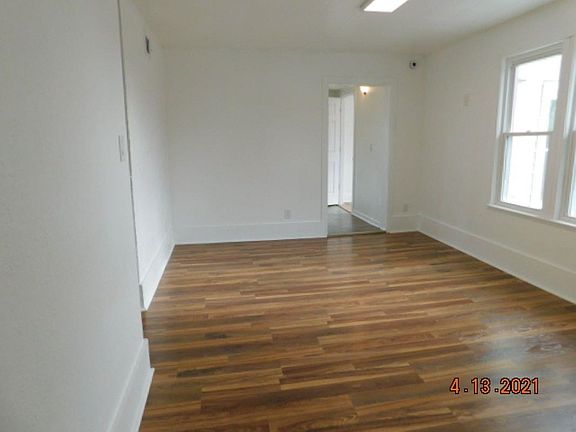 4th image of 303 E East St