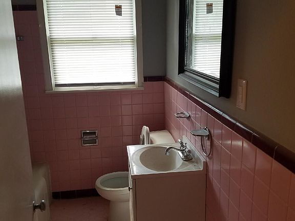 4th image of 338 Blakeley Dr