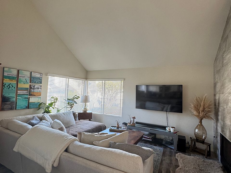 1st image of 534 Via De La Valle Unit K
