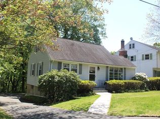 8 Dartmouth Ln, Danbury, CT 06810