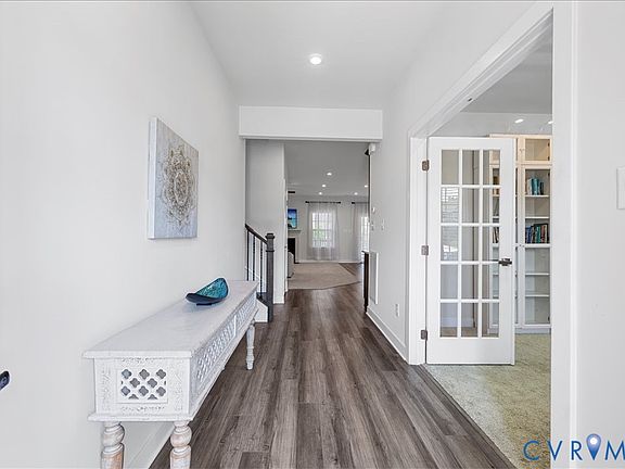 3rd image of 9244 Fairfield Farm Ct
