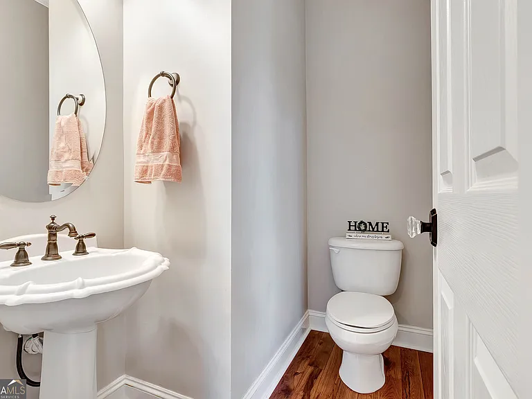 140 Lake Park Ct — Photo 43