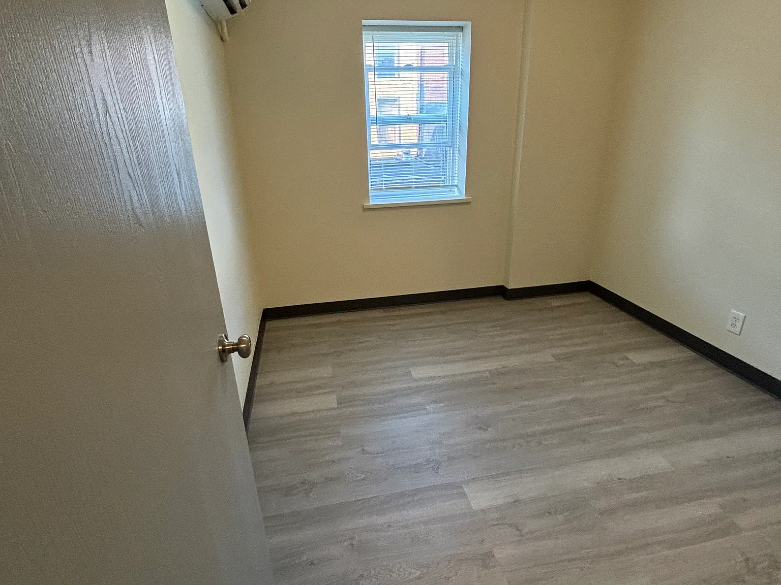 13 N Broadway — Photo 3