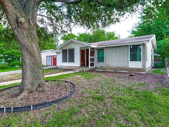 3rd image of 1418 Broadmoor Dr