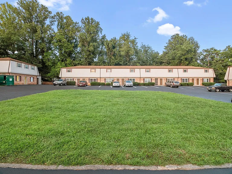 Silver Birch Apartments — Photo 13