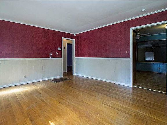 3rd image of 424 S 71st Ave E