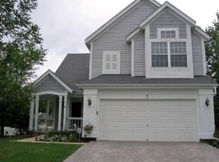 7 Village Ct, South Elgin, IL 60177