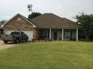 1822 Honeysuckle Ln, Sulphur, LA 70663