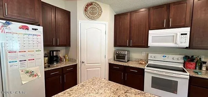 4 bed, 2.0 bath, 2416 sqft, $2,450 — Photo 4