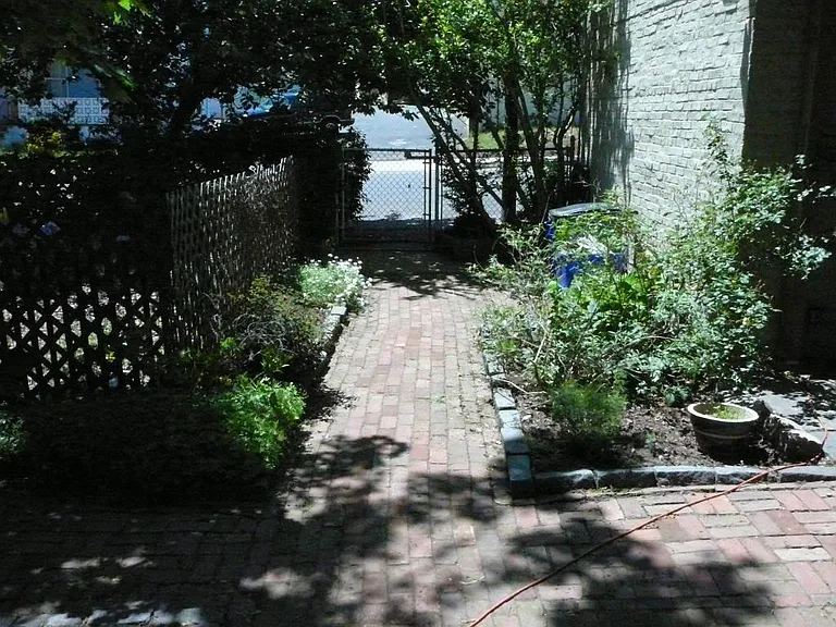 Commercial Ave — Photo 4