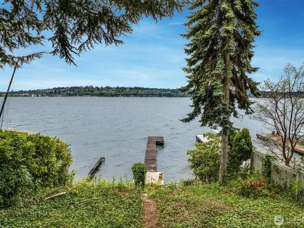 11043 Champagne Point Road NE, Kirkland, WA 98034