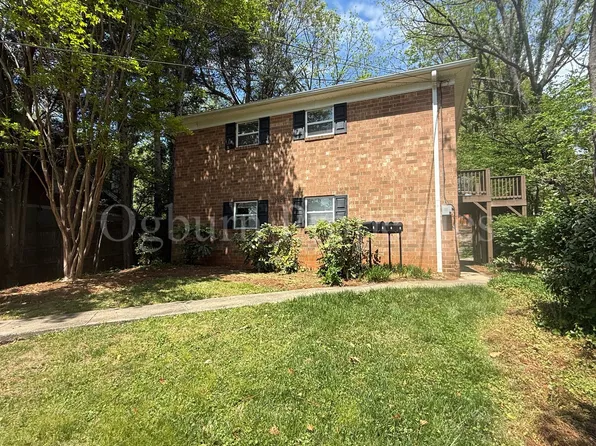 2 bed, 1.0 bath, $945, 1120 W End Blvd #3, Winston Salem, NC 27101