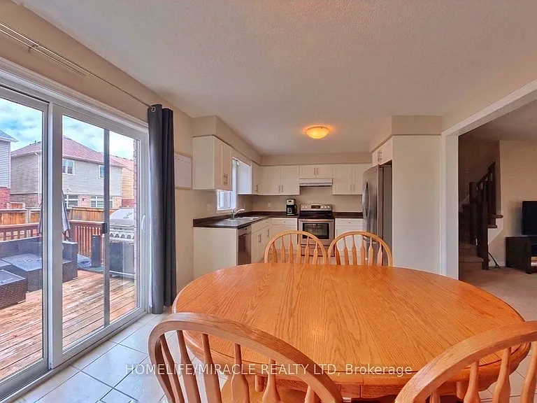 11 Sandybay Ave — Photo 4