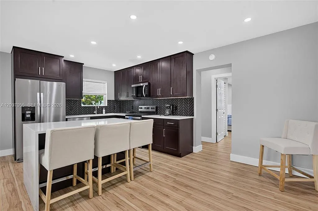 3 bed, 1427 sqft, $3,600 — Photo 1