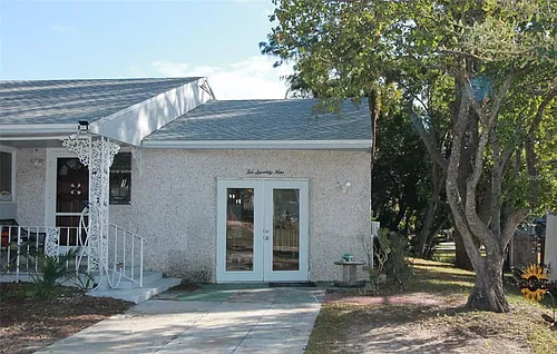 1079 W Magnolia St Photo 1