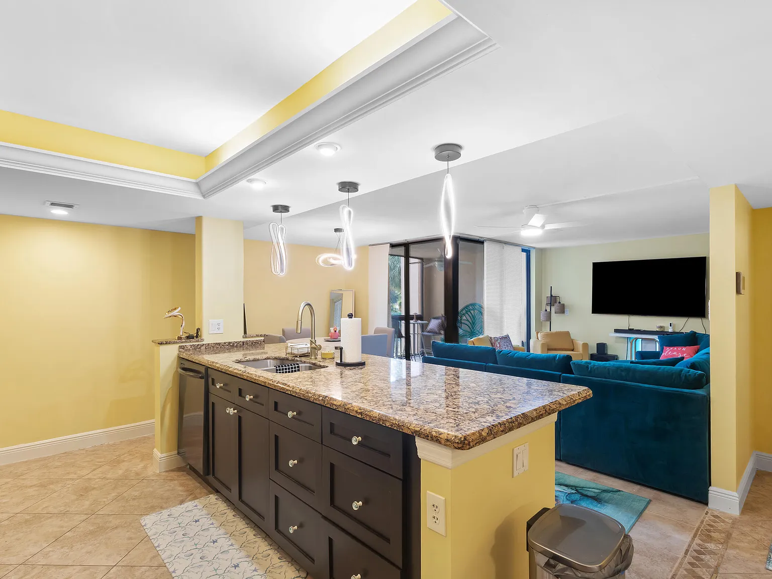 2 bed, 2.0 bath, 1175 sqft, $3,000 — Photo 4