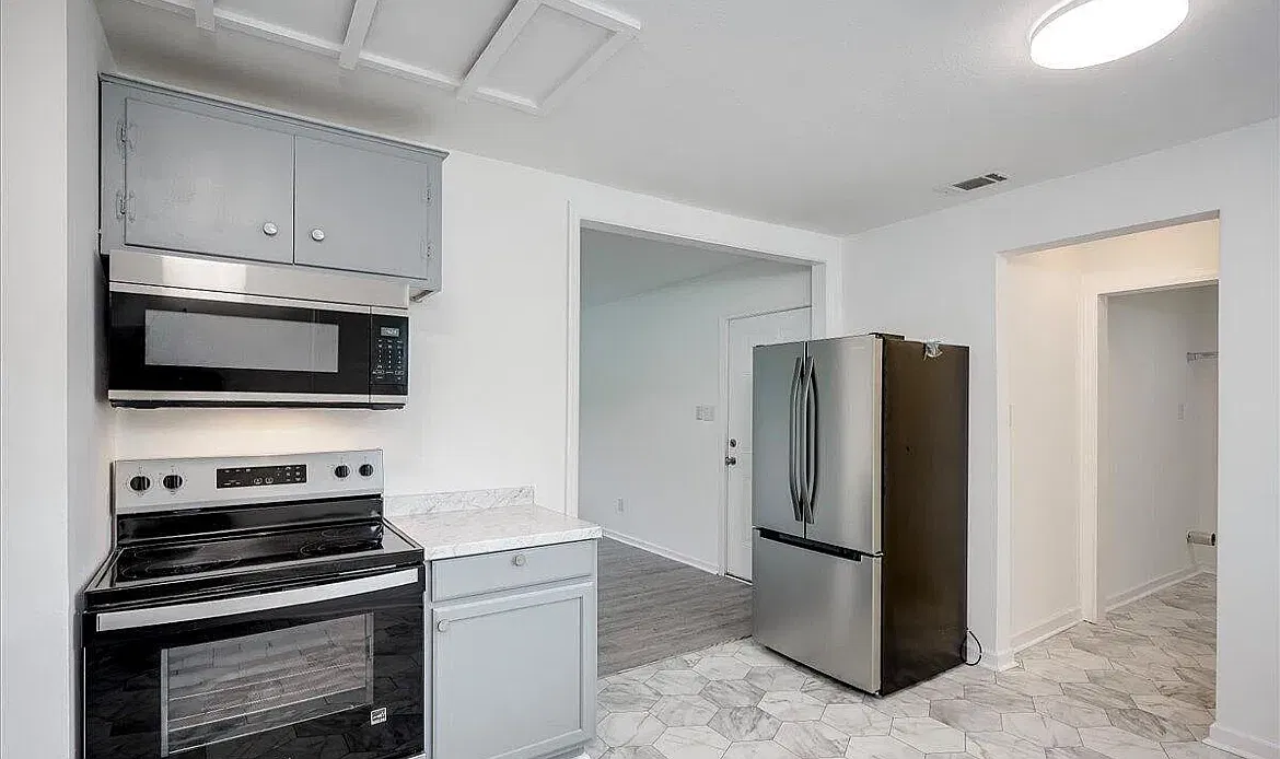 3 bed, 1024 sqft, $1,475 — Photo 4