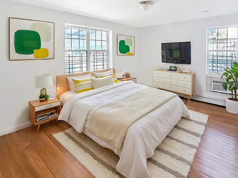 MASTER BEDROOM (STAGED)