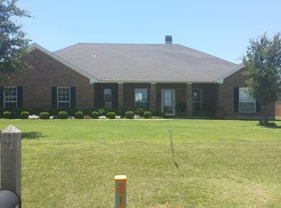 905 E Florida Ave, Waurika, OK 73573