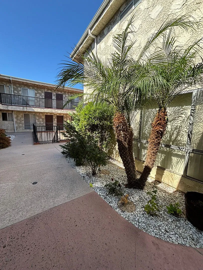 1-Bedroom In Torrance | All Utilities Included | Only $950 Deposit! — Photo 2