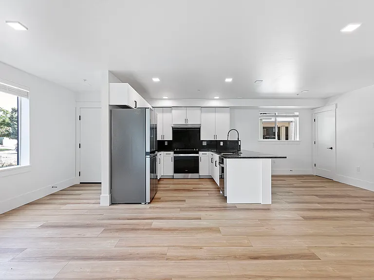 530 E 18th Ave #1 — Photo 3