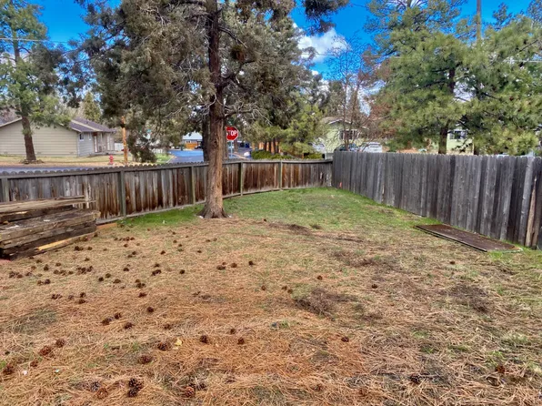 400 SE Edgewater Ln, Bend, OR 97702
