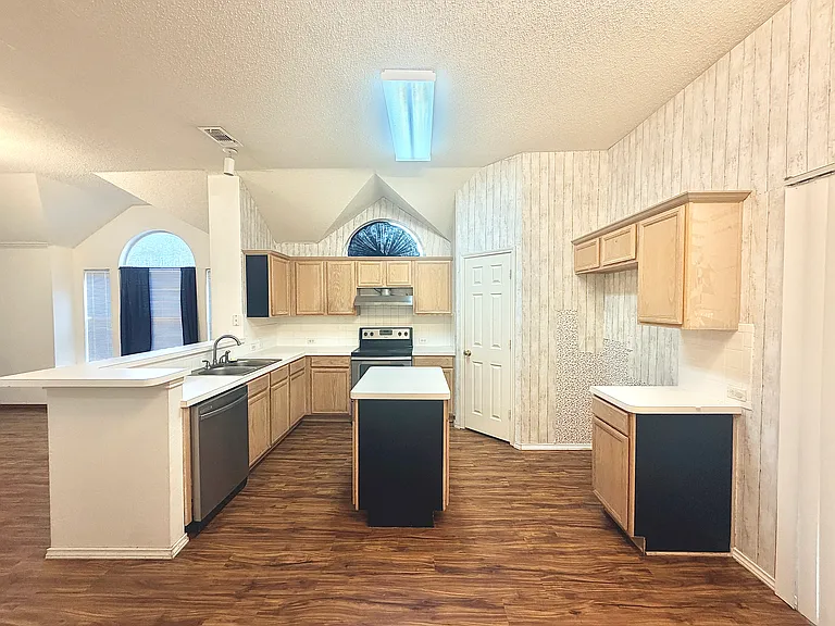 5606 Indian Hill Dr — Photo 6