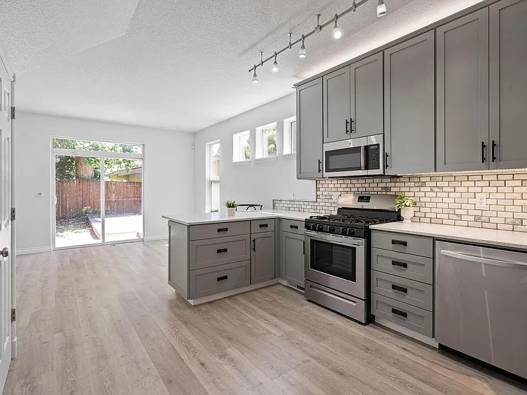 8526 N Haven Ave — Photo 6