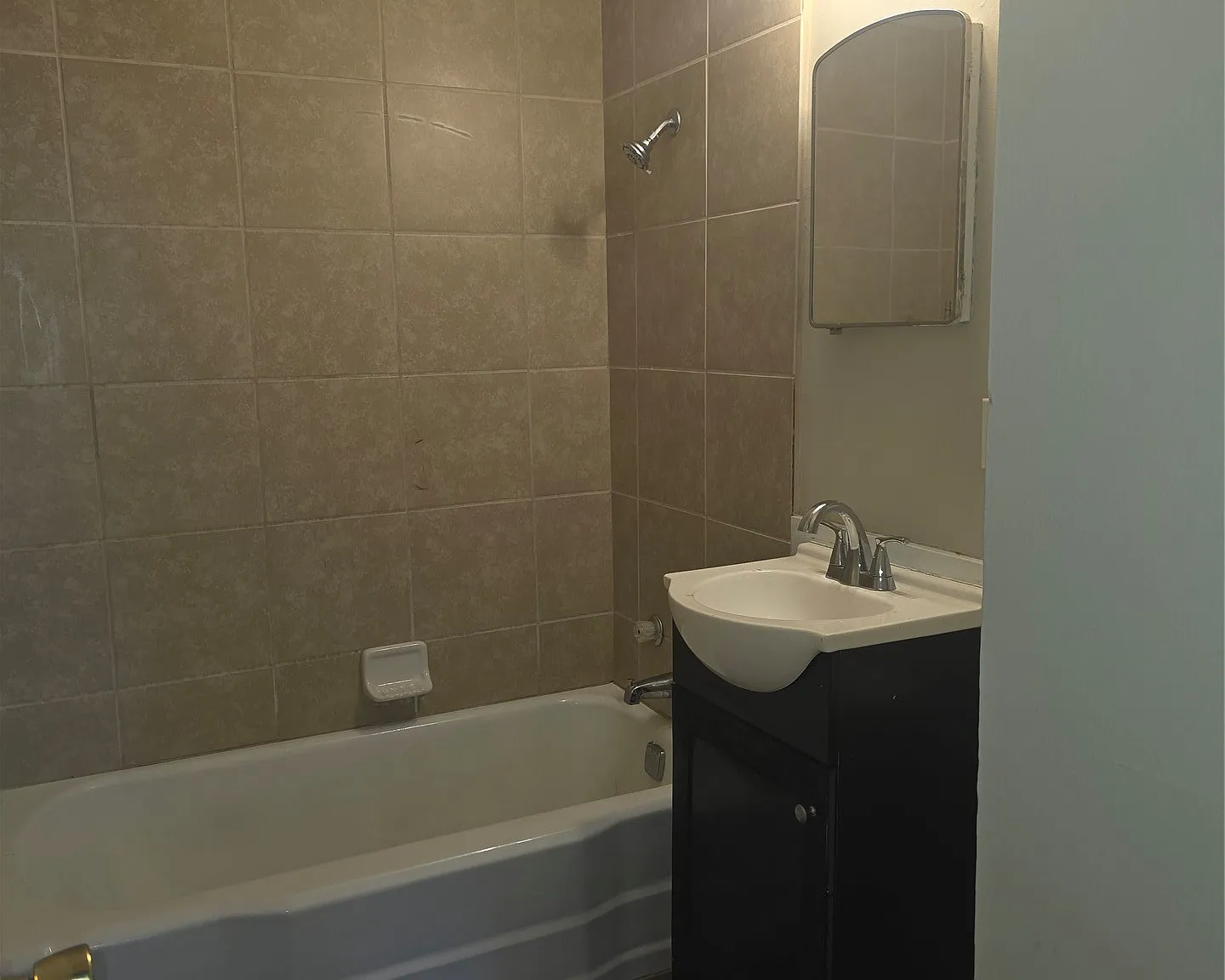 3 bed, 1.0 bath, 925 sqft, $1,100 — Photo 4