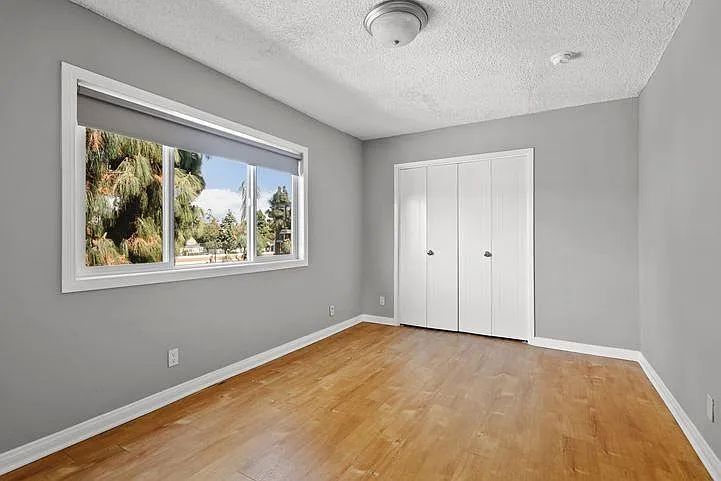 3036 S Hoover St — Photo 13