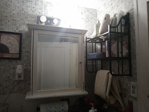 5th image of 1752 Allandale Ave