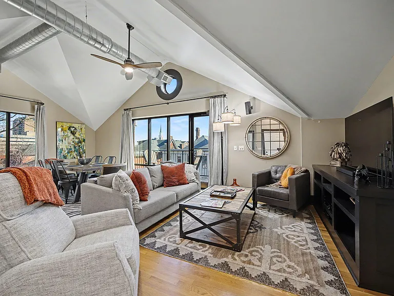 261 S Limestone St #304 — Photo 11