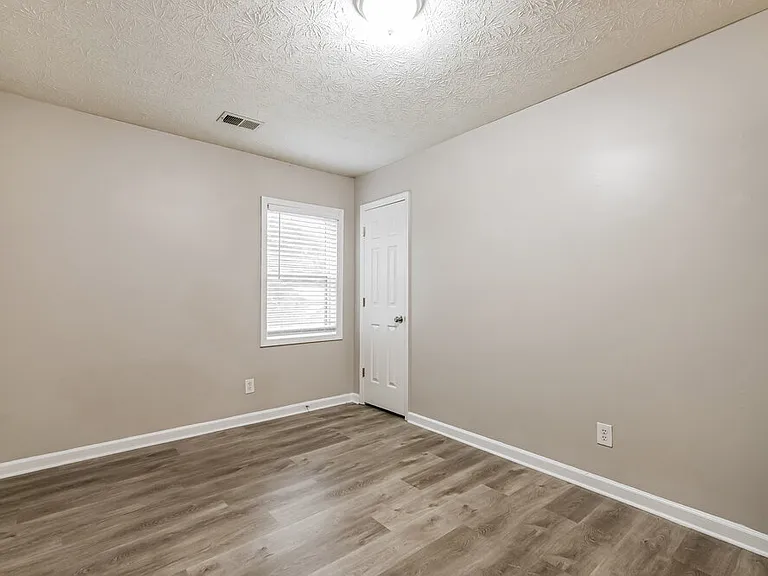 1910 Meadowchase Ct — Photo 14