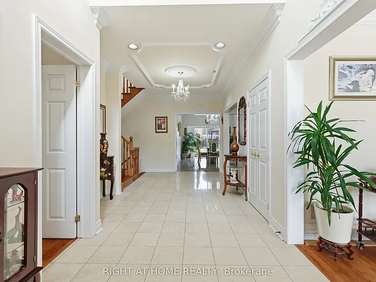 284 Maple Leaf Dr — Photo 5