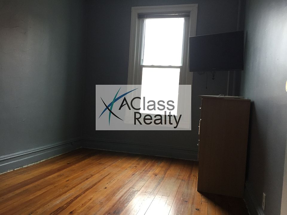 1st image of 2578 Steinway St