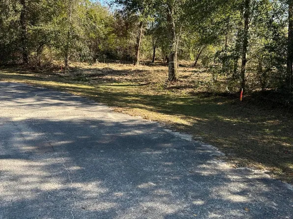 31 Indian Bluff Dr, Youngstown, FL 32466