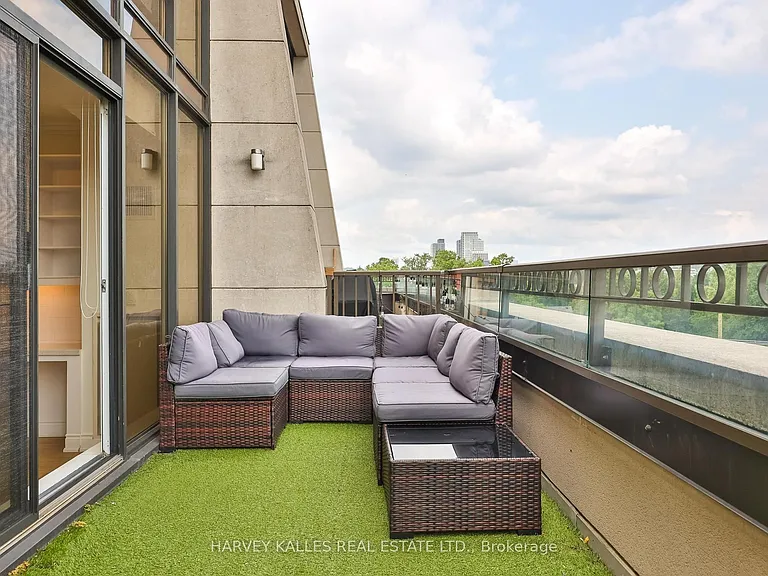308 Palmerston Ave #Penthouse 14 — Photo 34