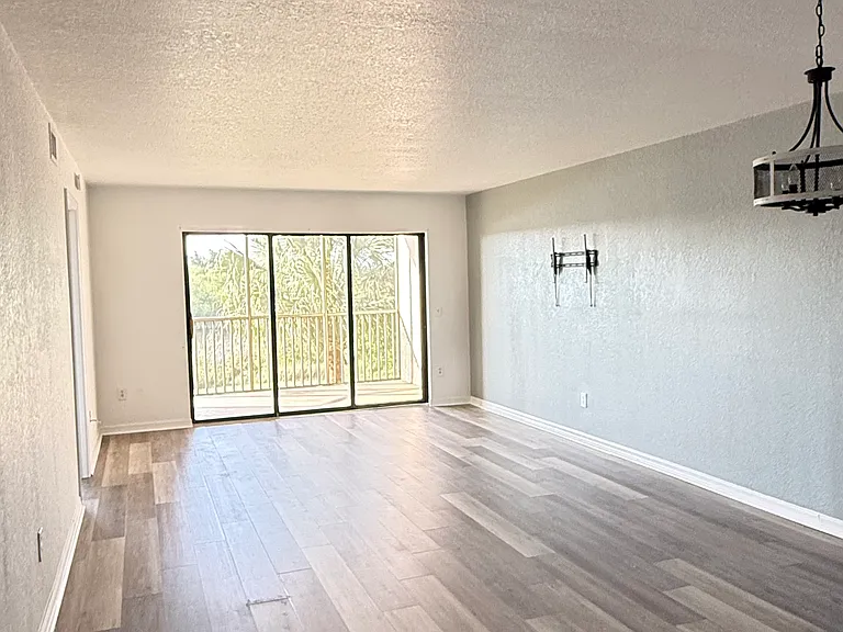 175 Kings Hwy #526 — Photo 6