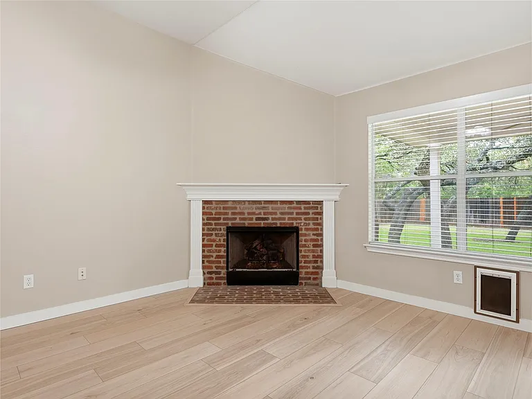 1004 Downridge Dr — Photo 11
