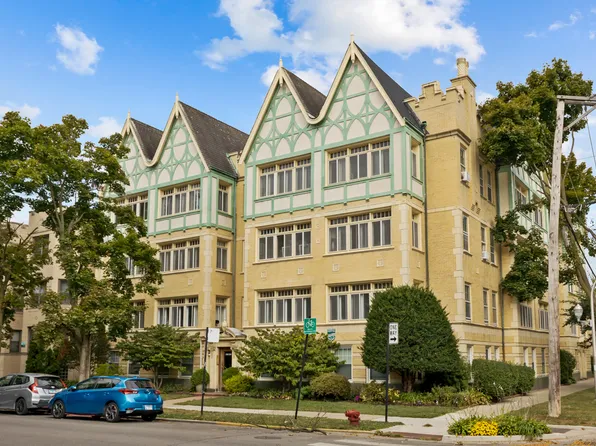 2202 W Granville Ave APT 1, Chicago, IL 60659